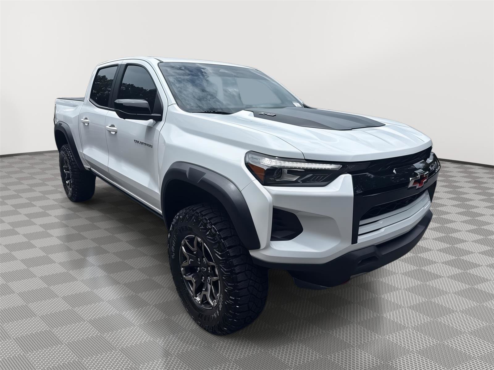 Used 2024 Chevrolet Colorado ZR2 w/ ZR2 Convenience Package III AWD/4WD image 4