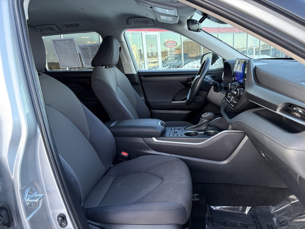 Certified 2024 Toyota Highlander LE image 16