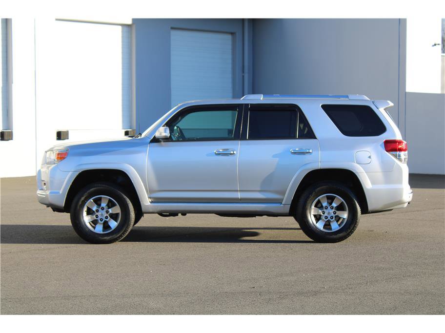 Used 2013 Toyota 4Runner SR5 w/ Convenience Pkg image 2