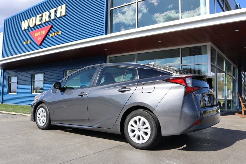 Used 2021 Toyota Prius LE FWD image 5