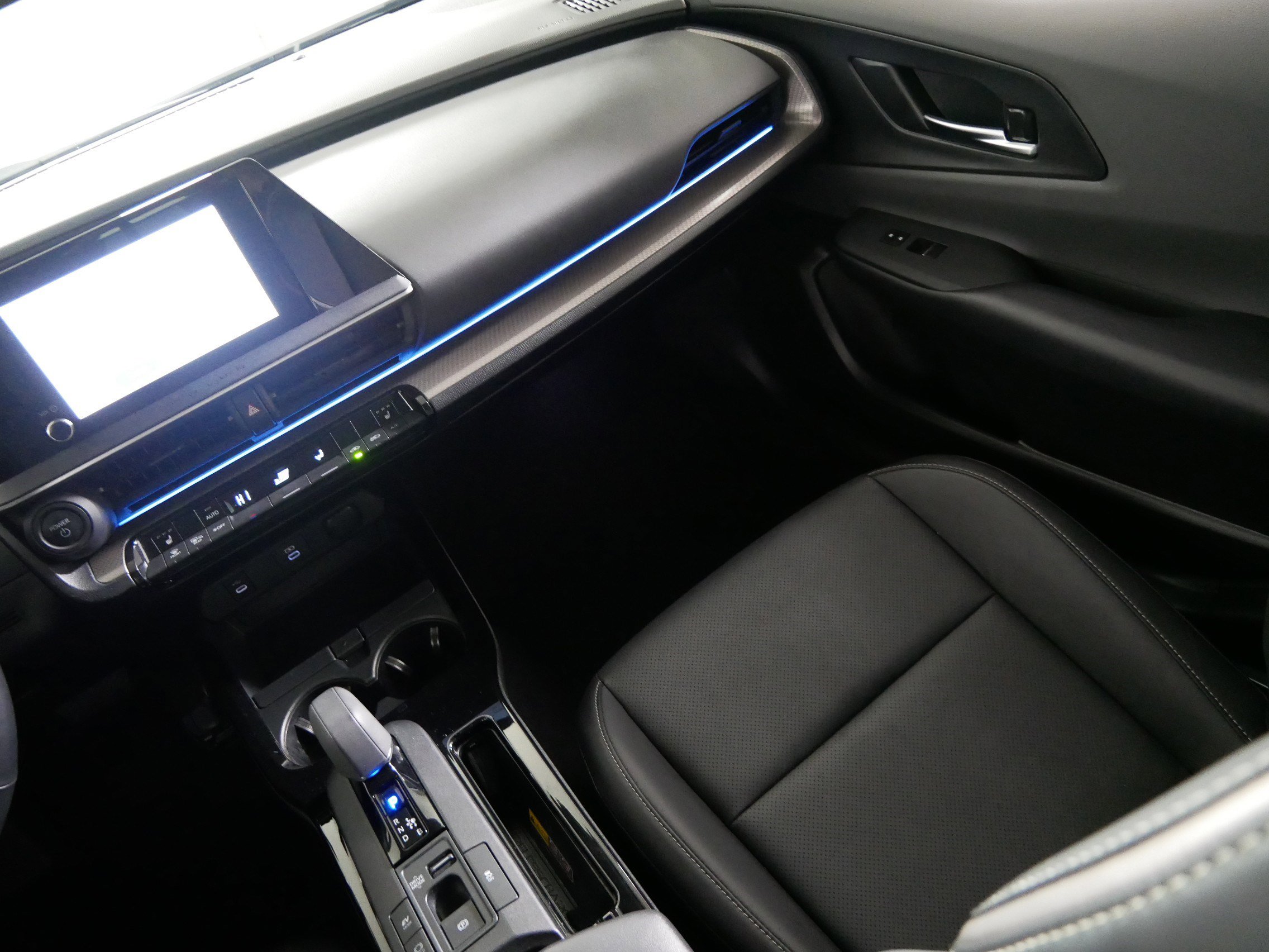 Used 2024 Toyota Prius XLE image 11