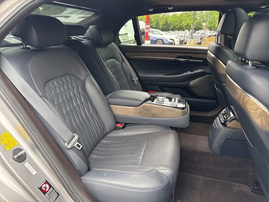 Used 2020 Genesis G90 3.3T Premium RWD image 7