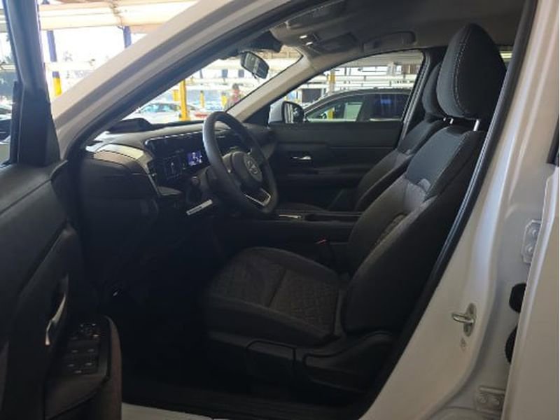 Used 2025 Nissan Kicks SV image 3