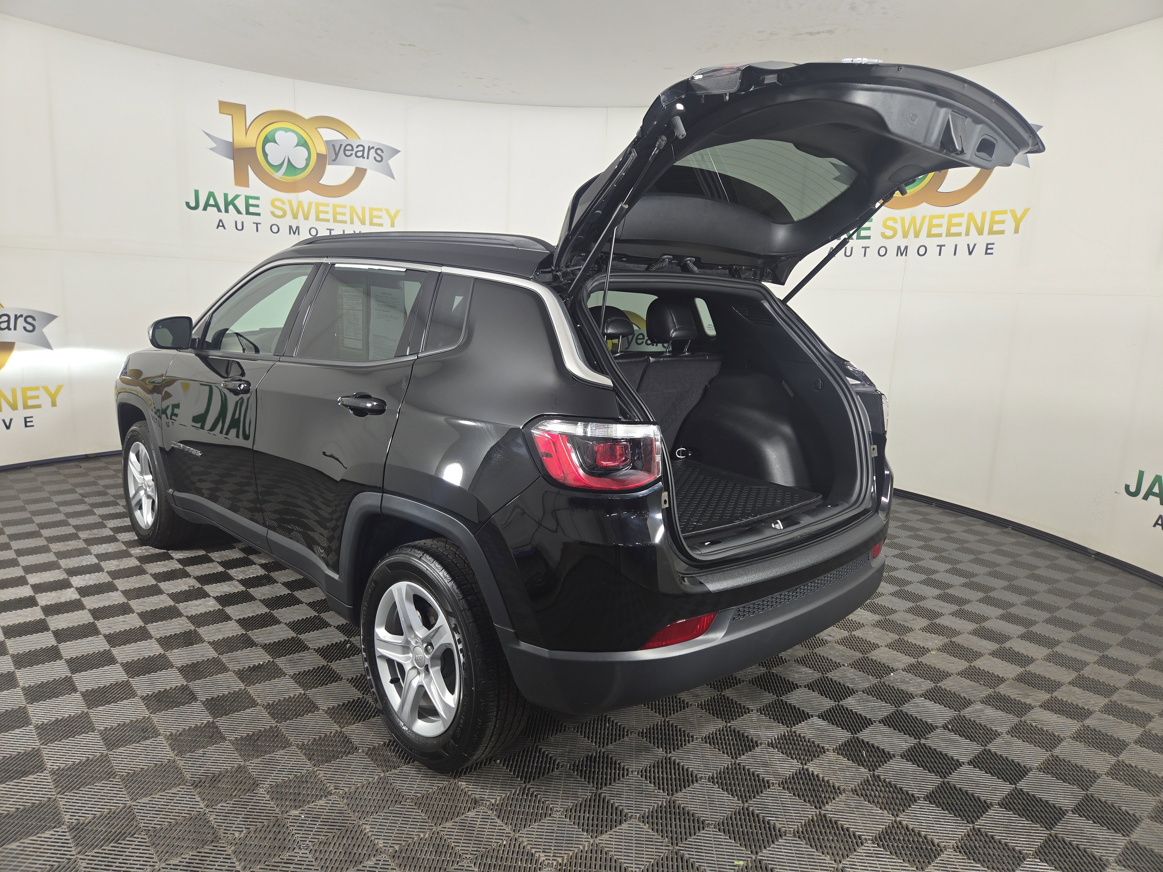 Certified 2024 Jeep Compass Latitude w/ Convenience Group AWD/4WD image 30