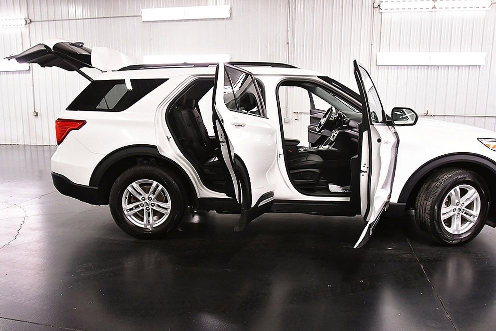 Used 2023 Ford Explorer XLT w/ Equipment Group 202A image 34