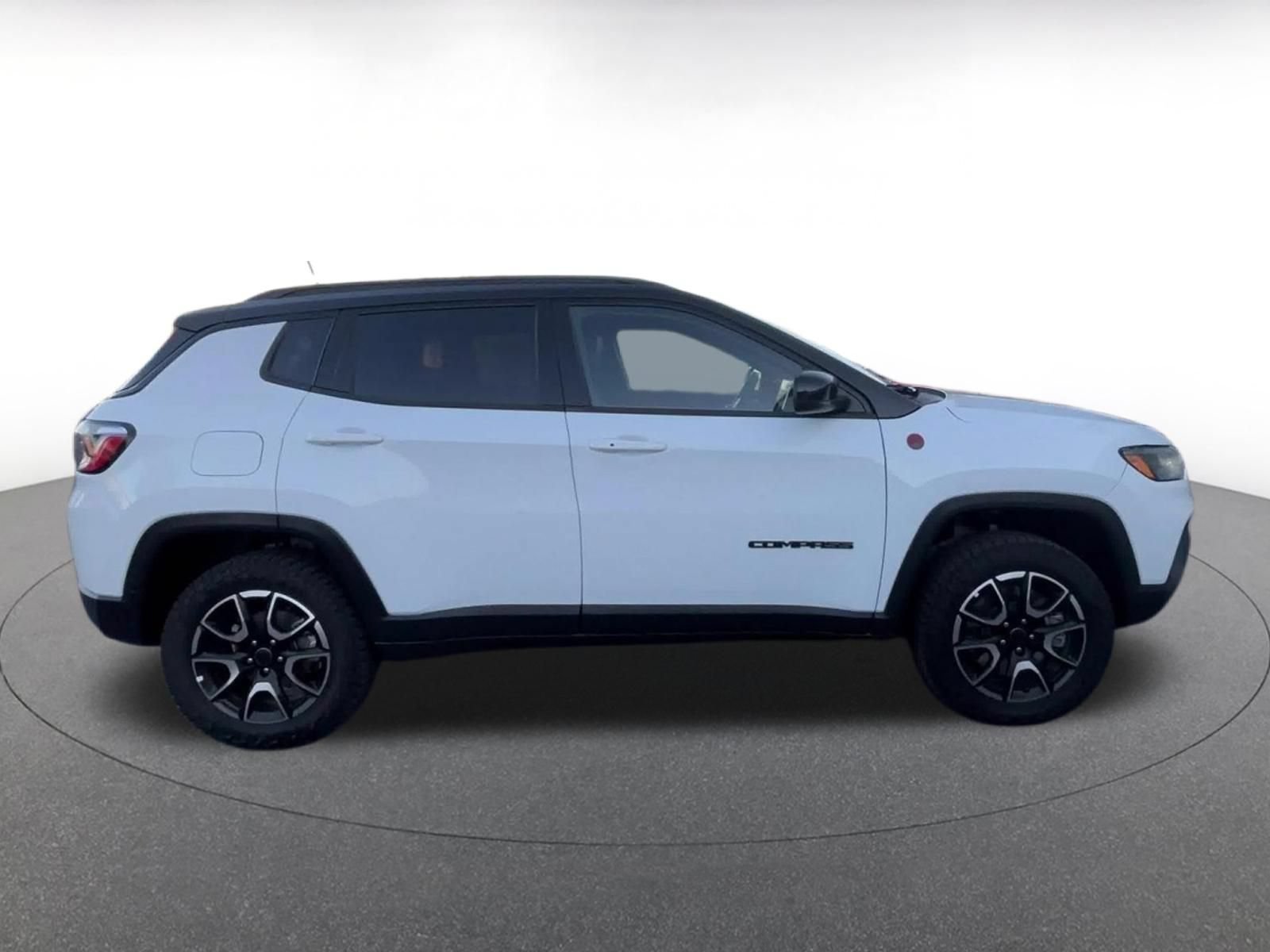 Used 2025 Jeep Compass Trailhawk AWD/4WD image 16
