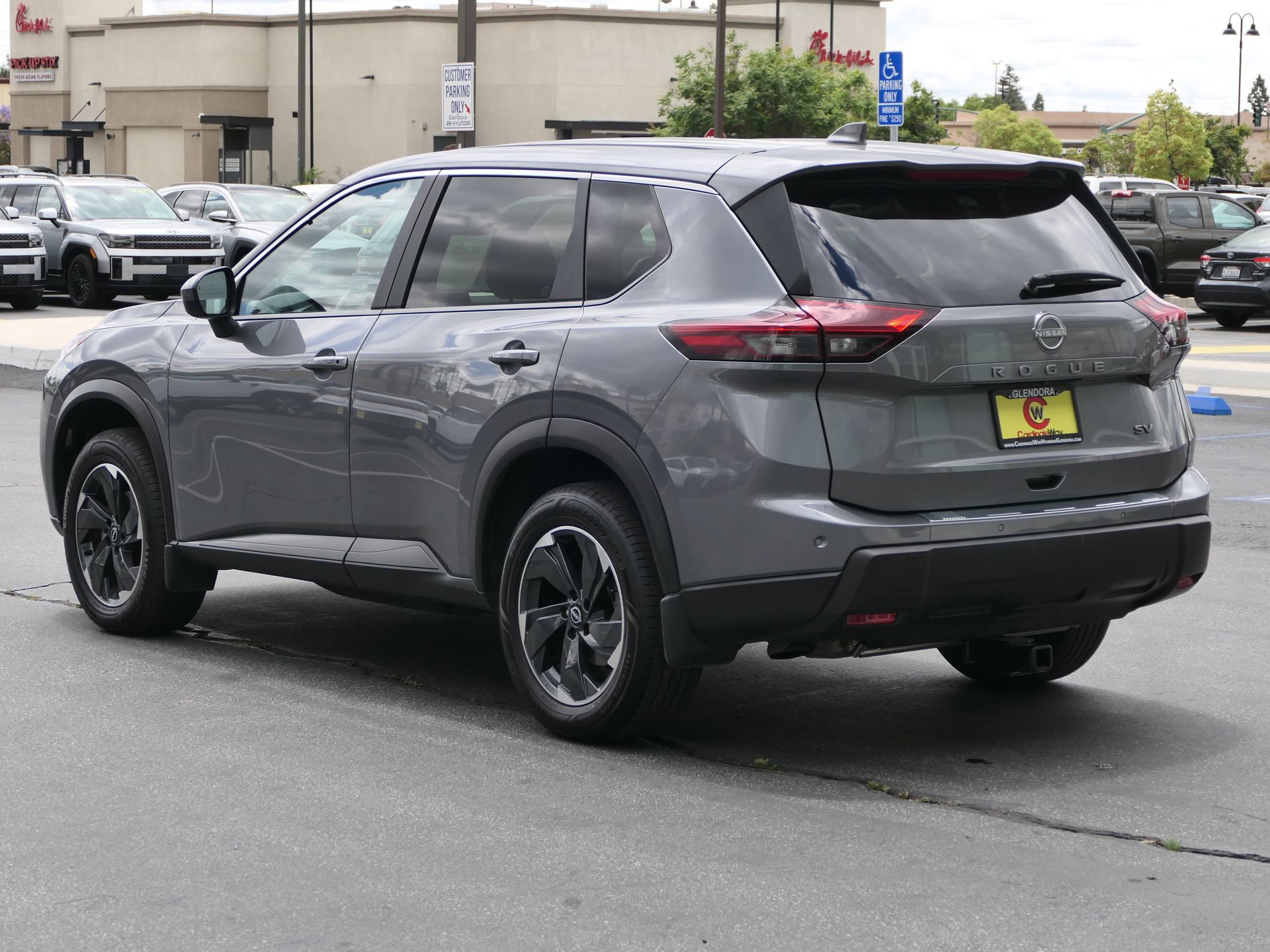 Used 2024 Nissan Rogue SV FWD image 6