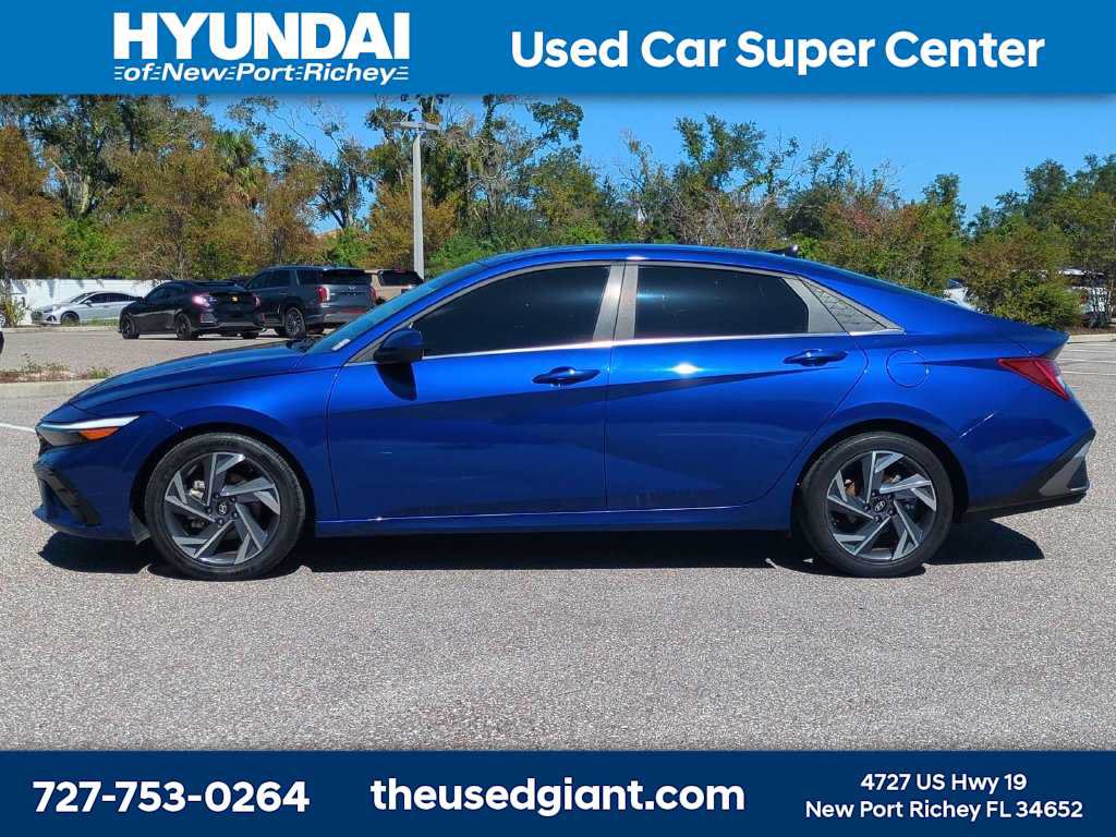 Used 2025 Hyundai Elantra SEL FWD image 2