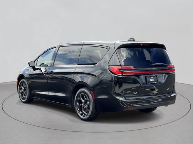 Used 2022 Chrysler Pacifica Touring-L w/ S Appearance Package FWD image 3