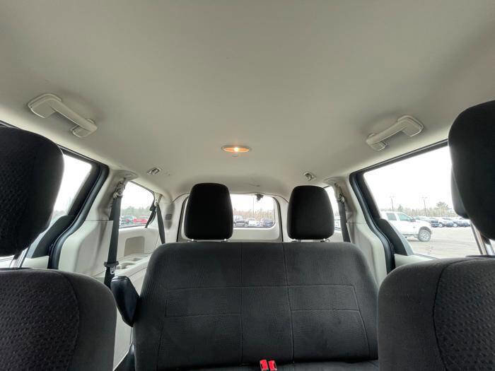 Used 2013 Dodge Grand Caravan American Value Package FWD image 31