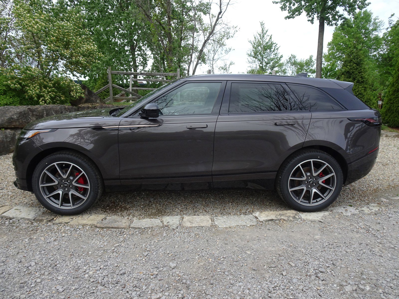 New 2025 Land Rover Range Rover Velar Dynamic SE image 8