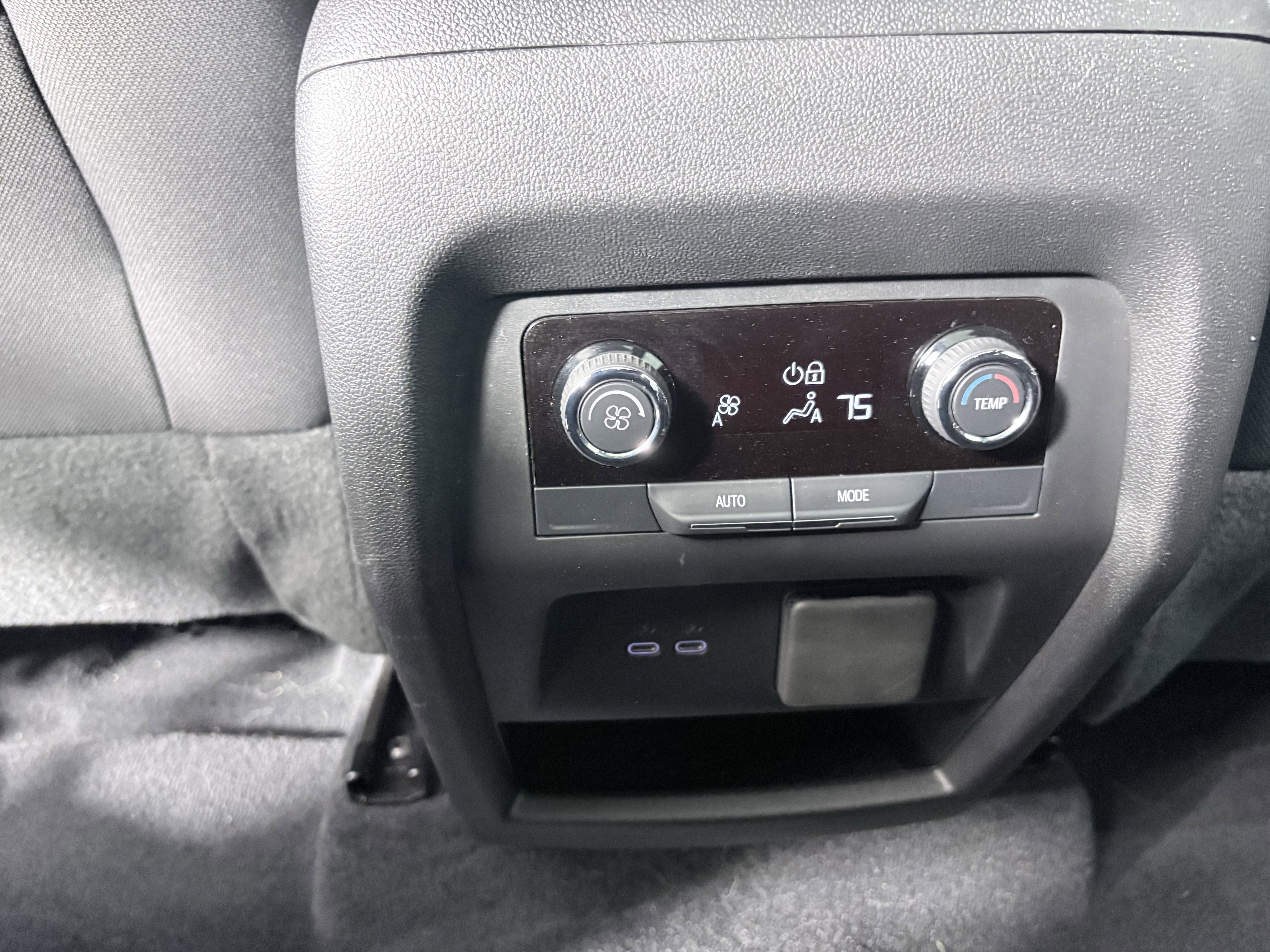 Used 2024 Chevrolet Traverse Z71 image 36