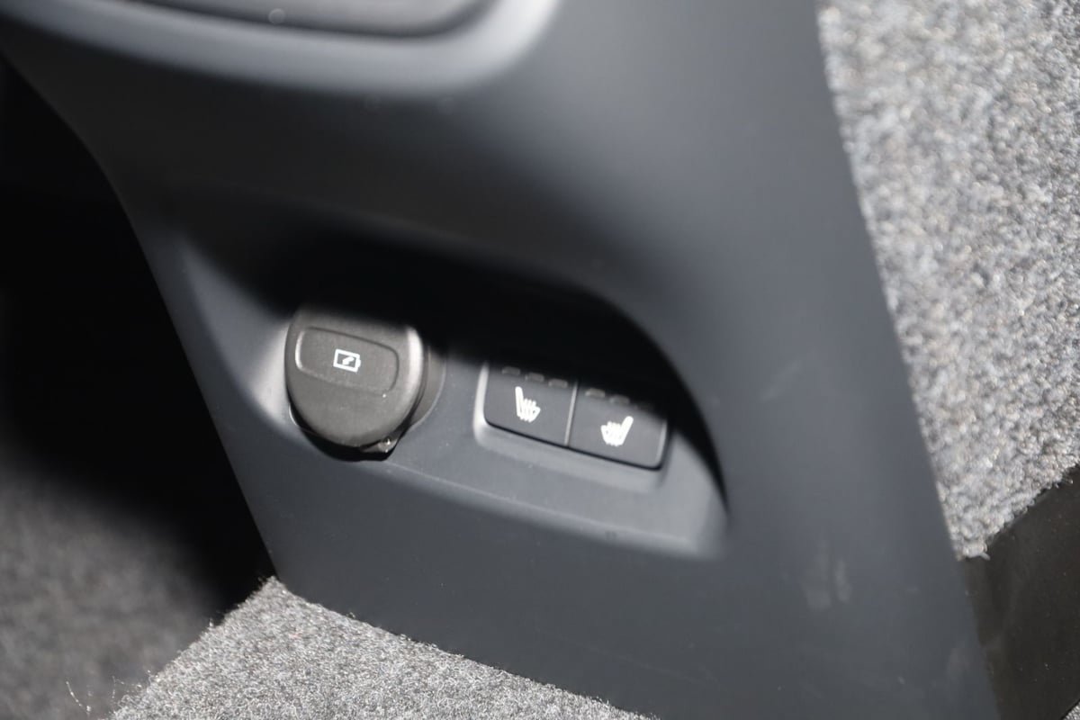 Used 2026 Volvo XC40 B5 Plus AWD/4WD image 15