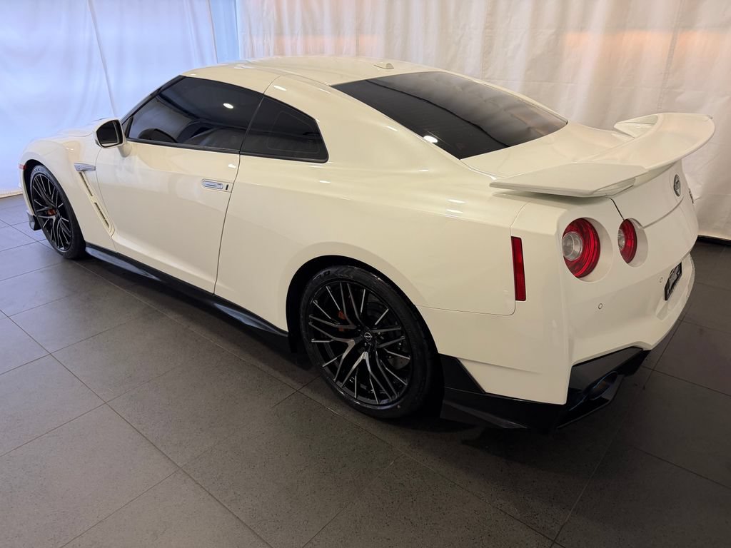 Used 2024 Nissan GT-R Premium w/ Floor Mat Package AWD/4WD image 4