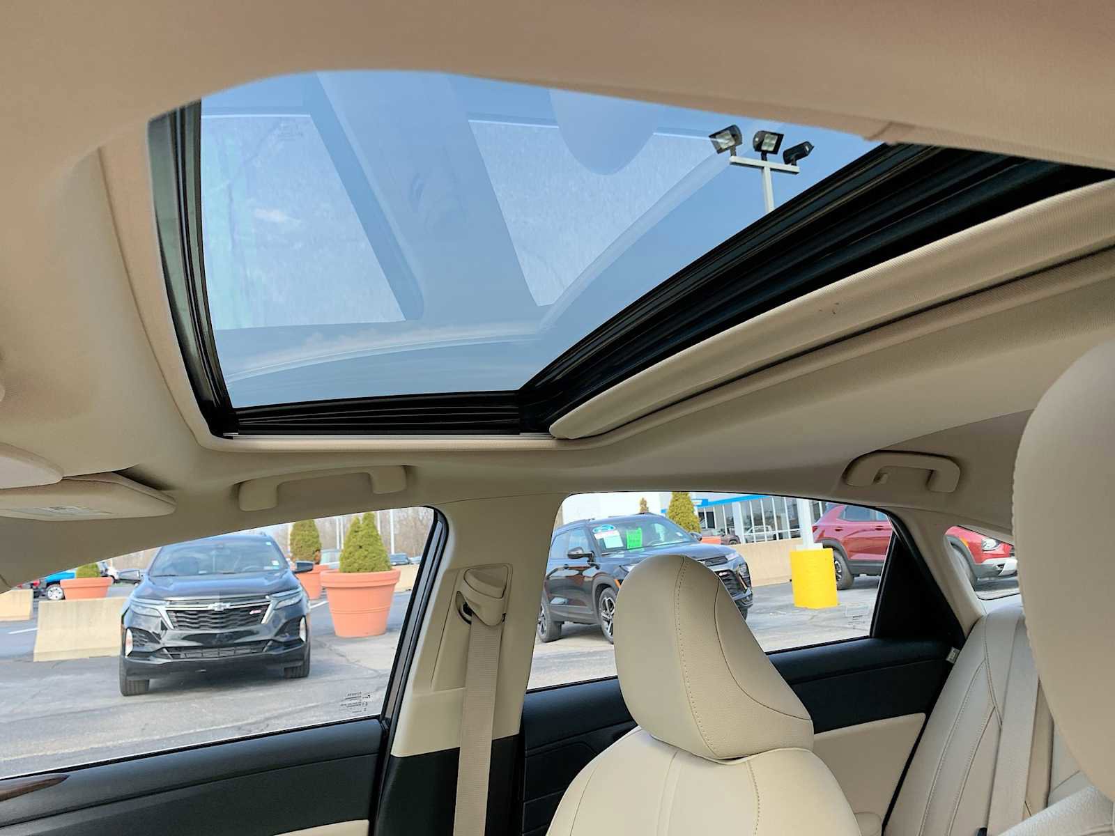 Used 2021 Toyota Avalon XLE w/ Moonroof Package image 18