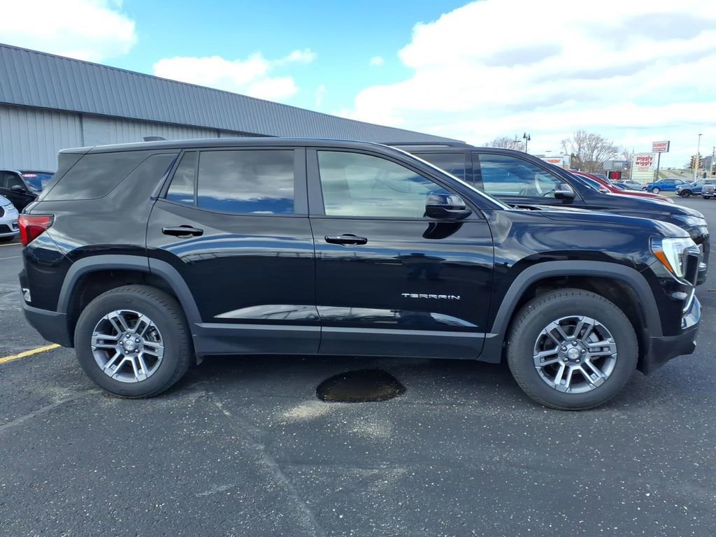 Used 2026 GMC Terrain Elevation image 2