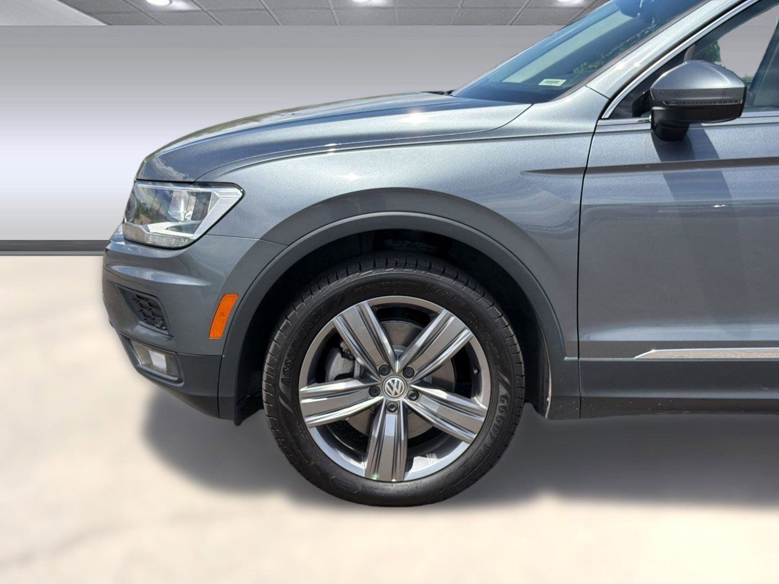 Used 2021 Volkswagen Tiguan SEL w/ 2-Row Tiguan MDO Package AWD/4WD image 21