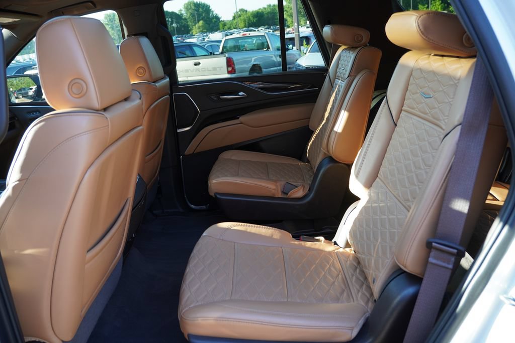 Certified 2022 Cadillac Escalade Sport w/ Touring Package AWD/4WD image 18
