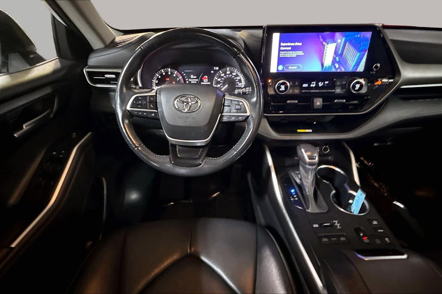 Used 2023 Toyota Highlander XLE AWD/4WD image 6