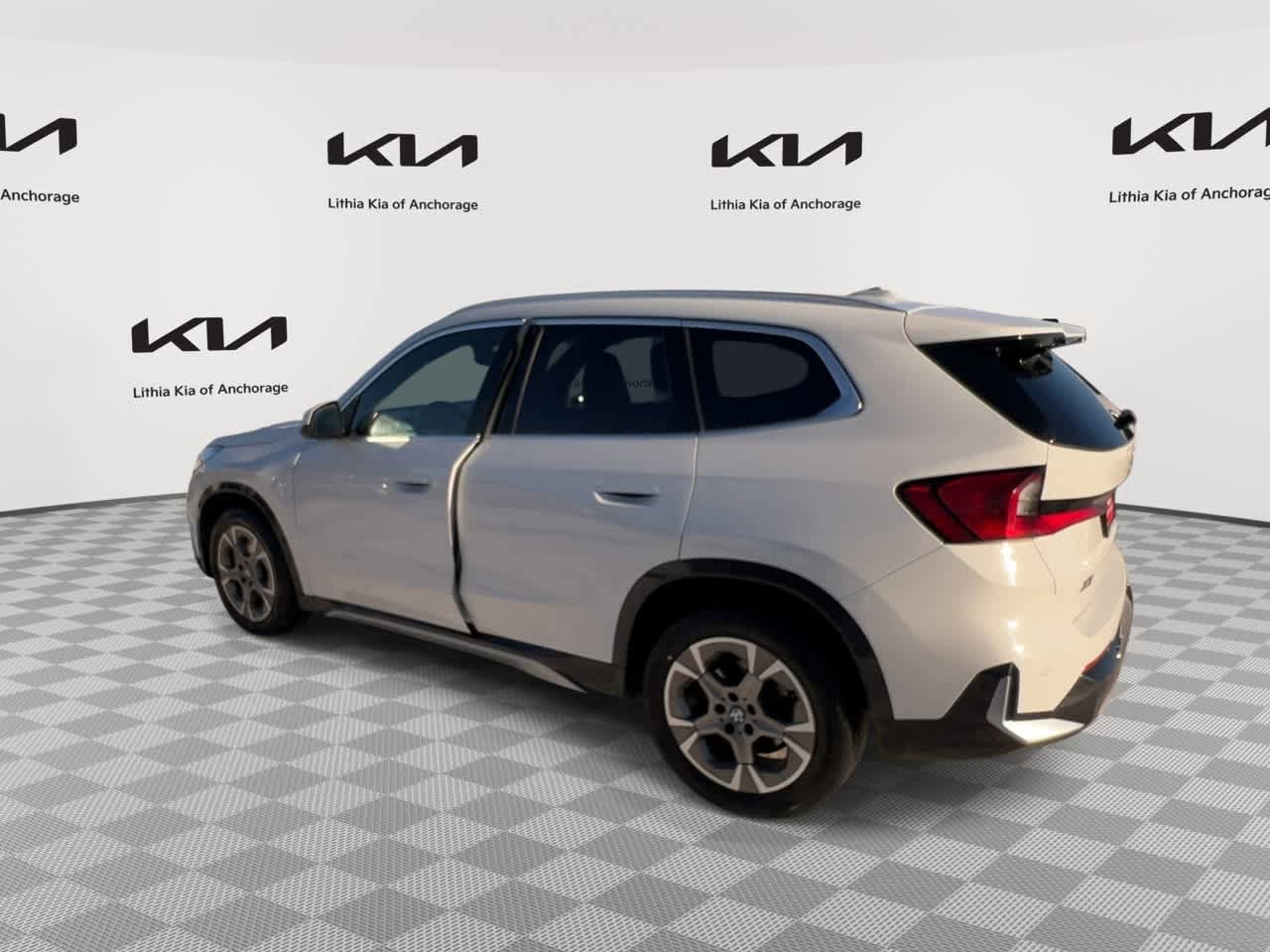 Used 2025 BMW X1 xDrive28i AWD/4WD image 7