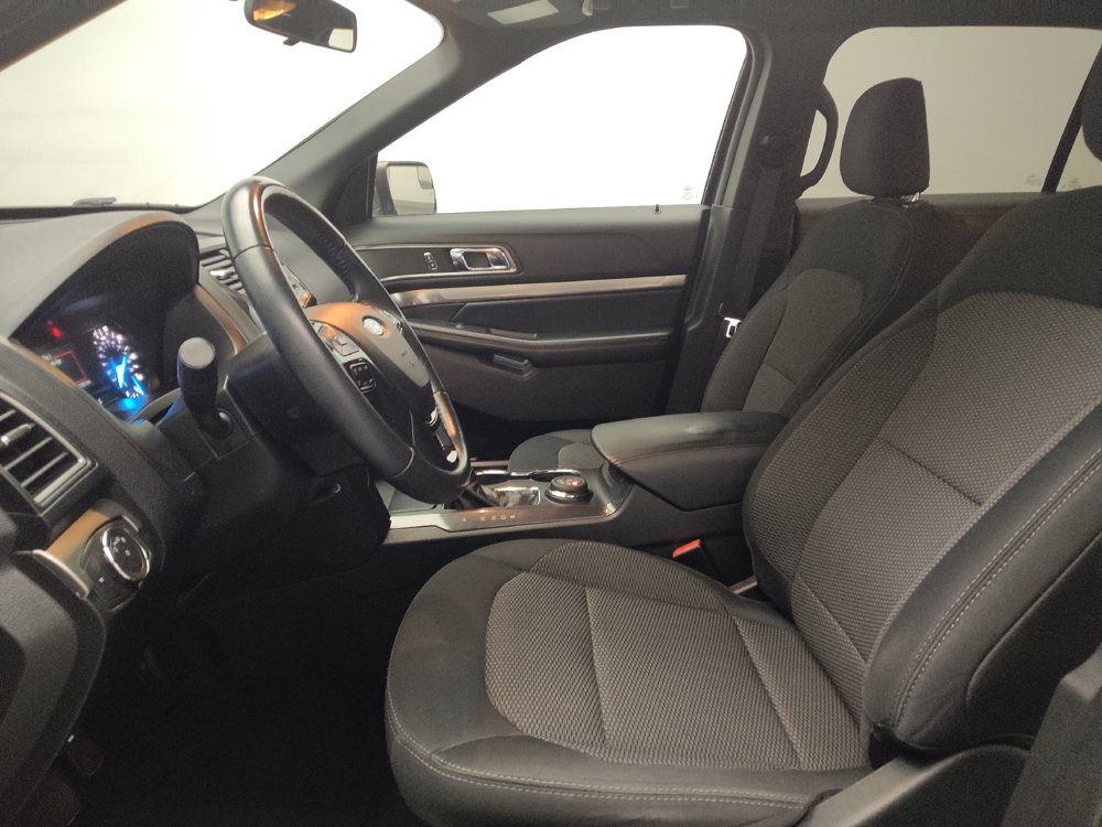 Used 2019 Ford Explorer XLT AWD/4WD image 17