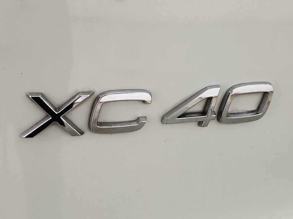 Used 2019 Volvo XC40 T5 R-Design AWD/4WD image 35