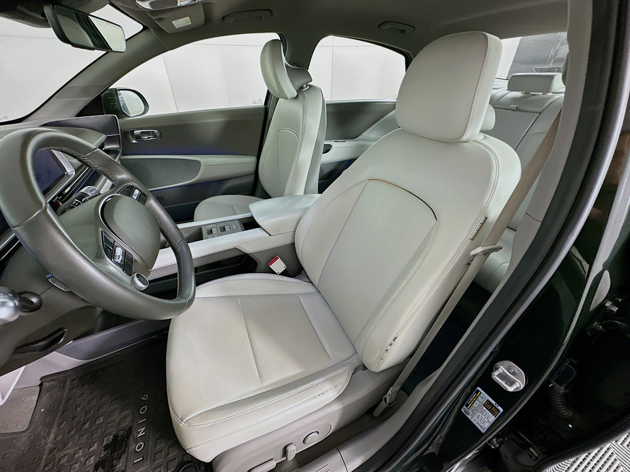 Used 2023 Hyundai Ioniq 6 SEL image 13