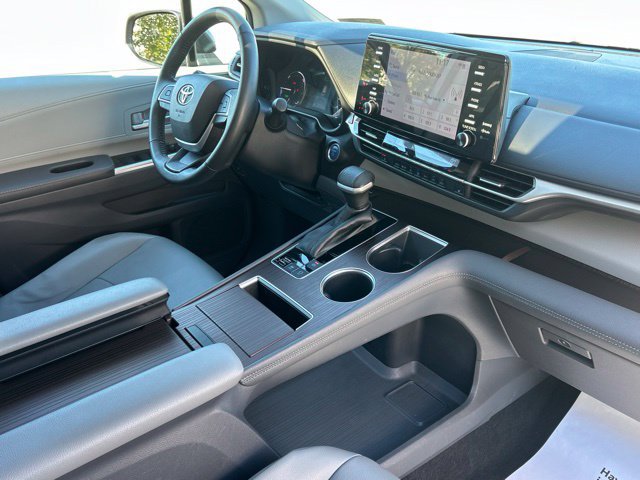Used 2022 Toyota Sienna XLE AWD/4WD image 42