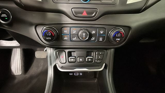 Used 2021 GMC Terrain SLE w/ Driver Convenience Package FWD image 22