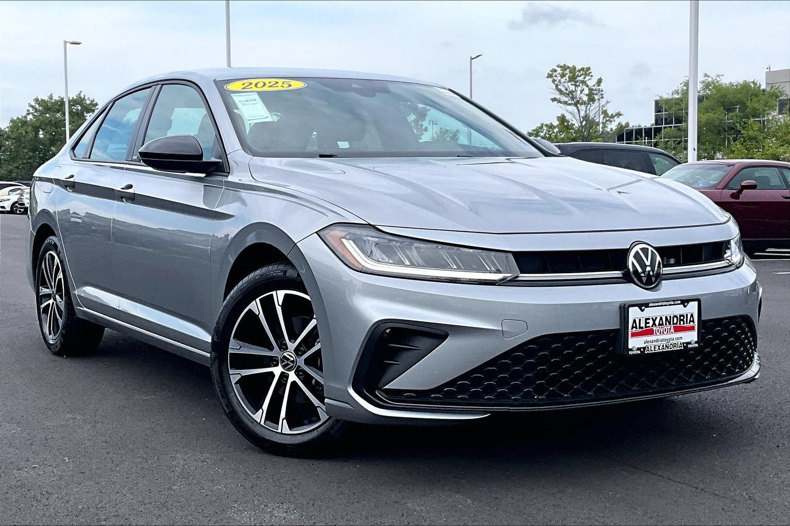 Used 2025 Volkswagen Jetta Sport FWD image 2