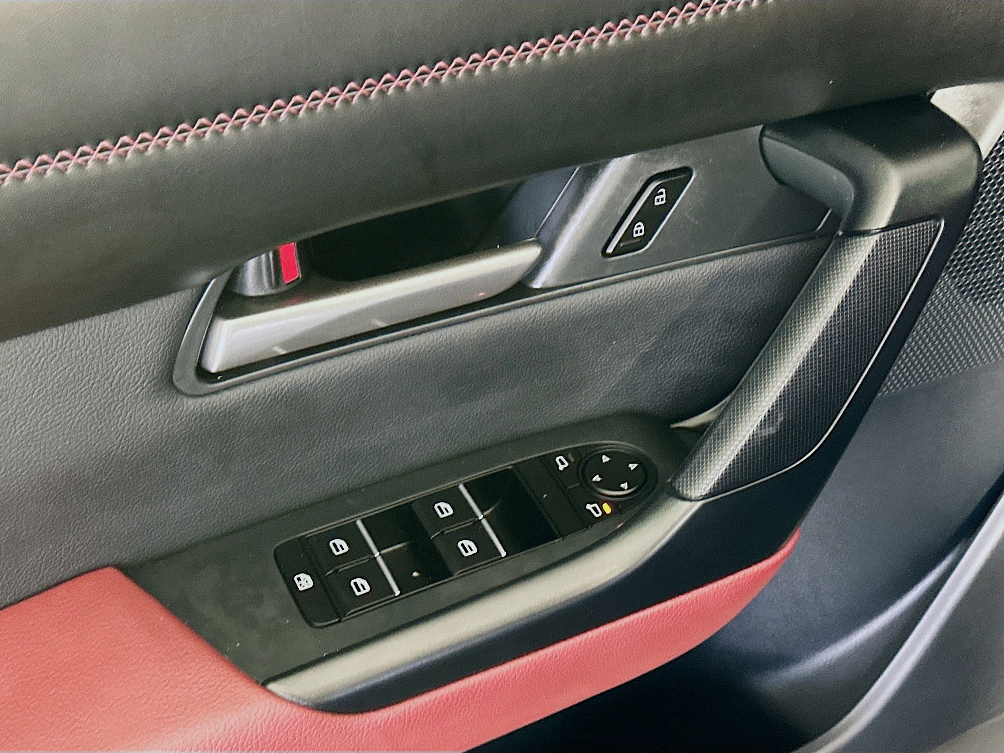 Used 2025 MAZDA CX-50 AWD 2.5 Hybrid w/ Premium Pkg image 15