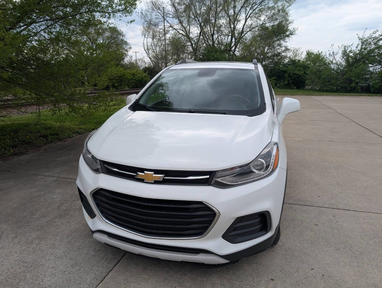 Used 2018 Chevrolet Trax LT w/ Sun & Sound Package image 1