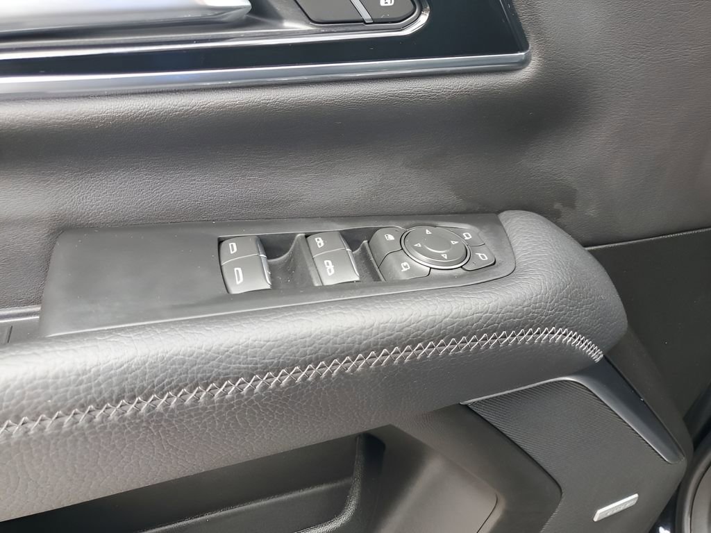 Used 2025 GMC Yukon Denali image 28