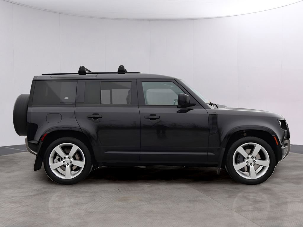 Used 2022 Land Rover Defender 110 X-Dynamic SE image 4