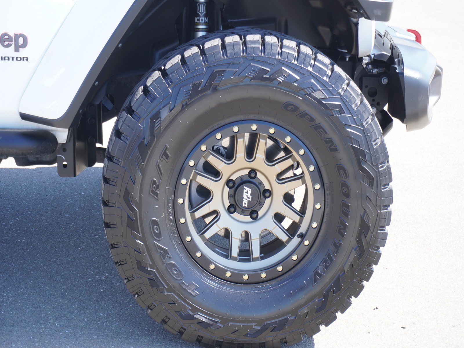 Used 2023 Jeep Gladiator Rubicon w/ Cold Weather Group AWD/4WD image 5