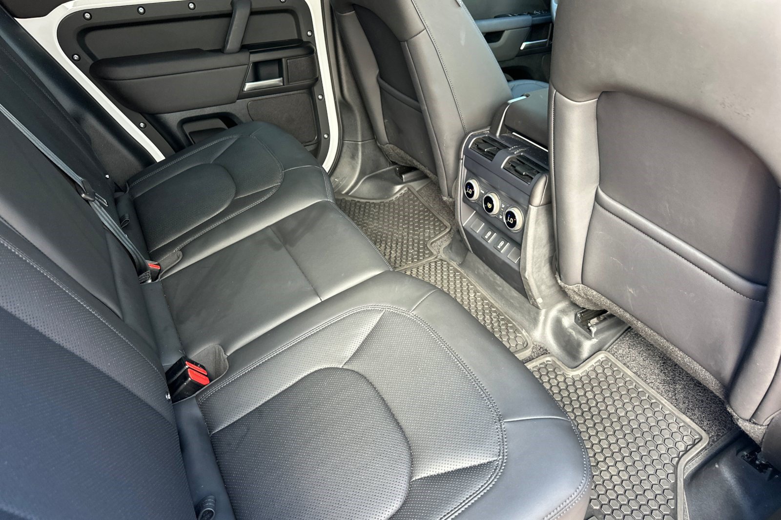 Certified 2026 Land Rover Defender 110 S AWD/4WD image 33