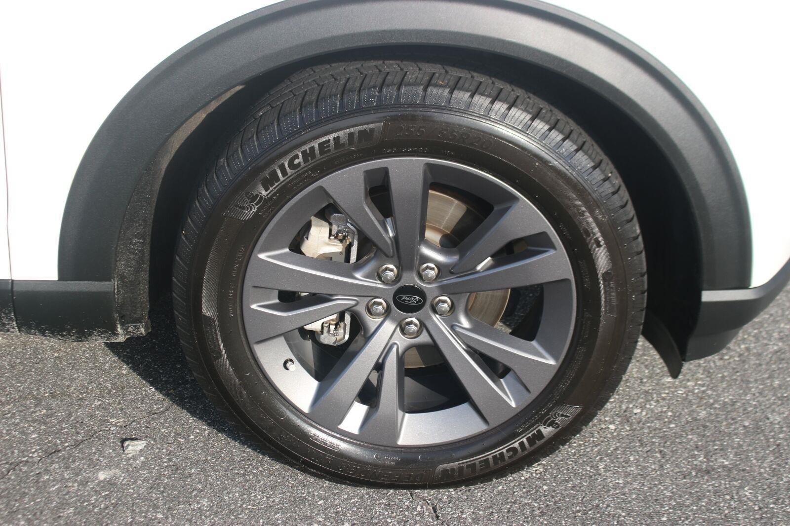 Used 2021 Ford Explorer XLT w/ Equipment Group 202A RWD image 37