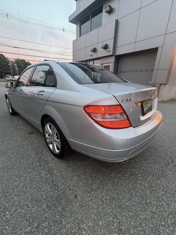Used 2011 Mercedes-Benz C 300 4MATIC Sedan image 5