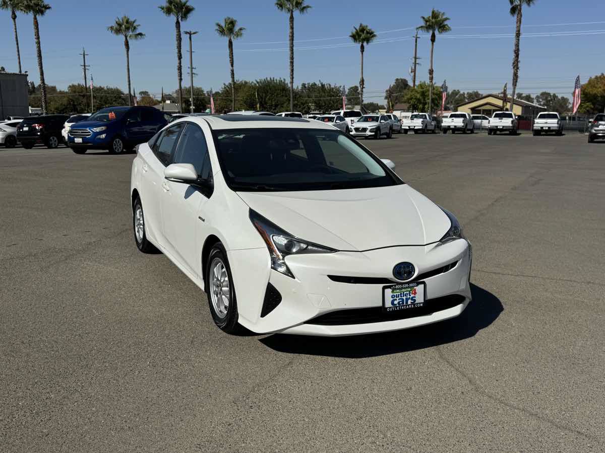Used 2017 Toyota Prius Four w/ Advanced Technology Package FWD image 3