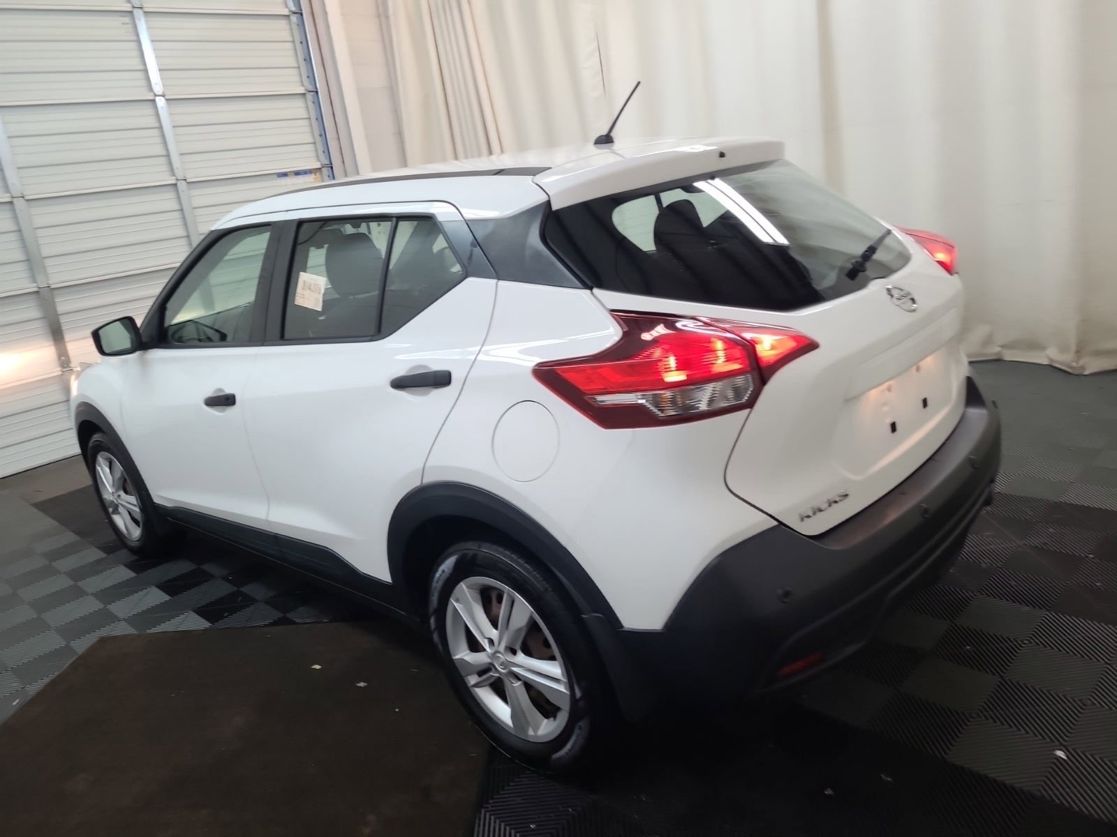 Used 2020 Nissan Kicks S image 3