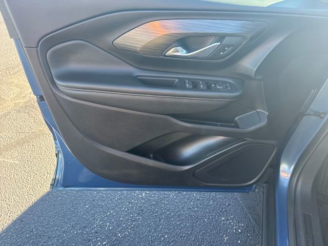 Used 2024 GMC Terrain SLE image 11