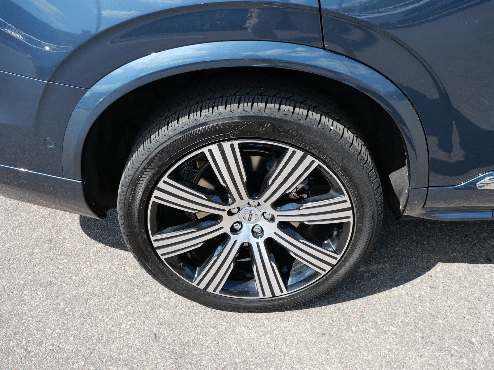 Certified 2025 Volvo XC90 T8 Ultra w/ Protection Package Premier AWD/4WD image 9
