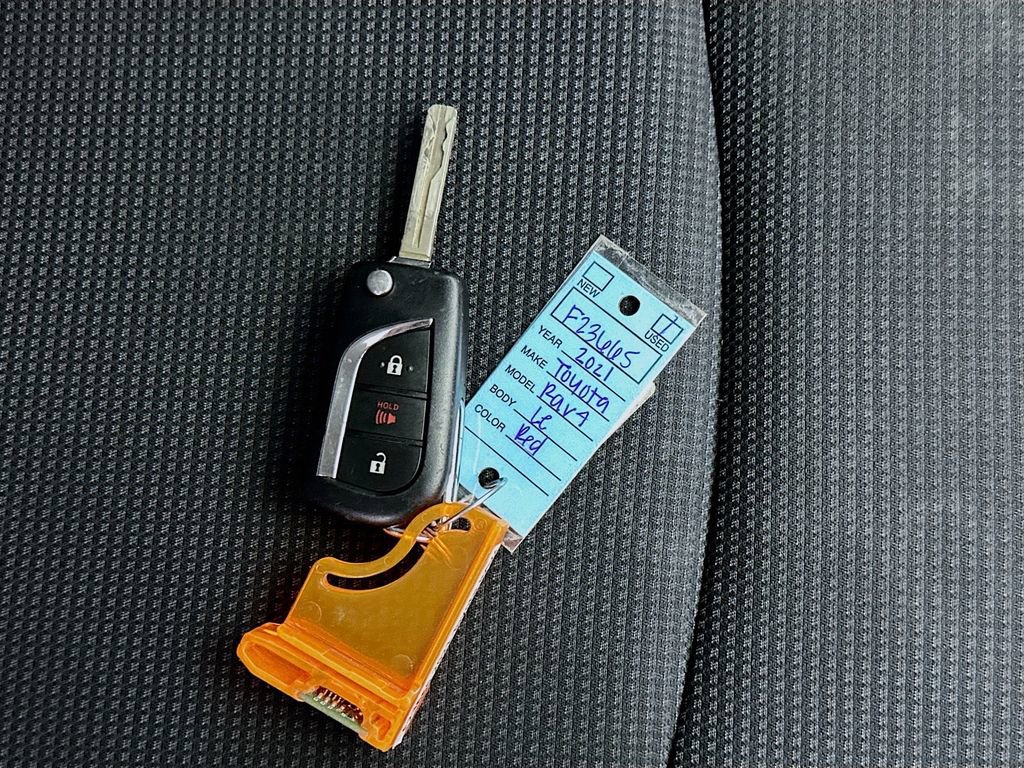 Used 2021 Toyota RAV4 LE image 33