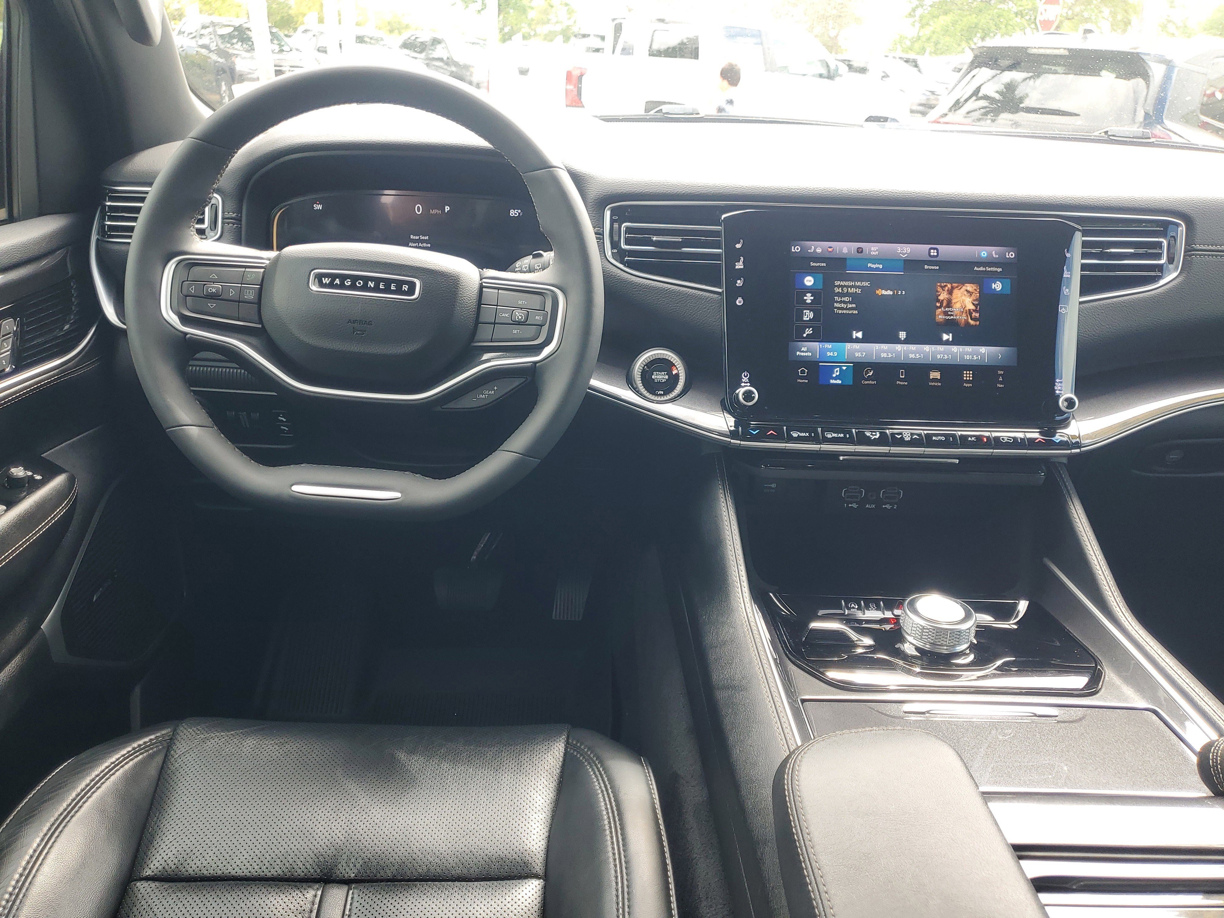 Used 2024 Jeep Wagoneer 4WD image 11