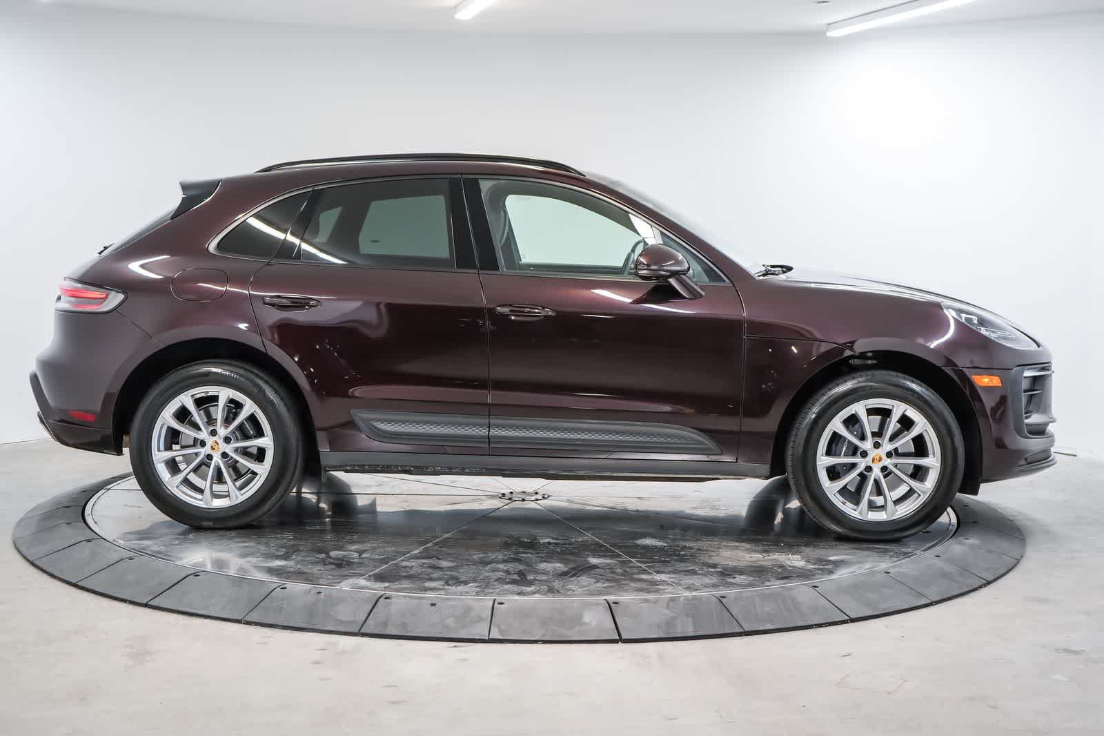 Certified 2024 Porsche Macan AWD/4WD image 8