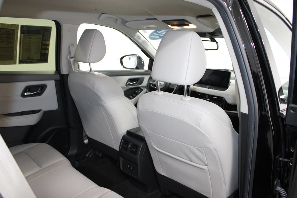 Used 2024 Nissan Rogue SL FWD image 30