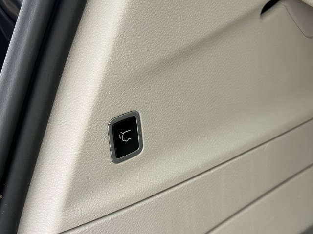 Certified 2024 Chrysler Pacifica Touring-L FWD image 29
