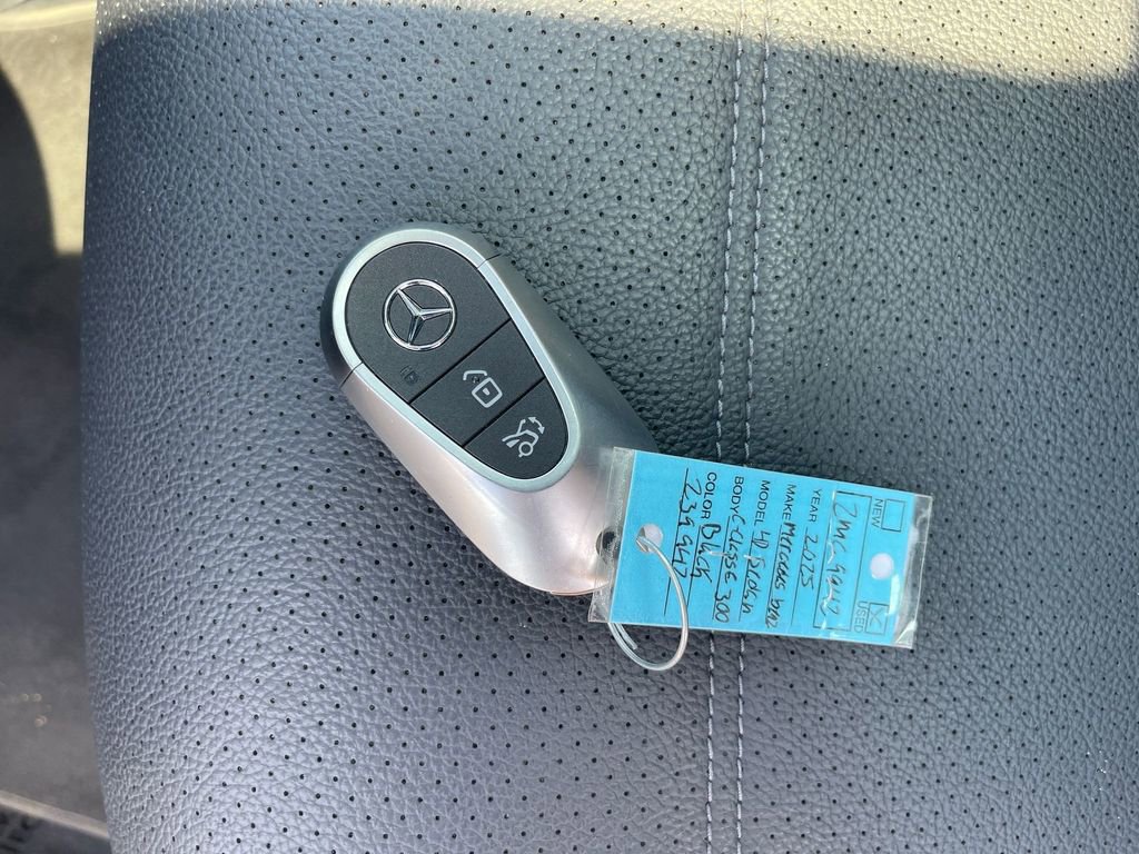 Used 2025 Mercedes-Benz C 300 Sedan image 35