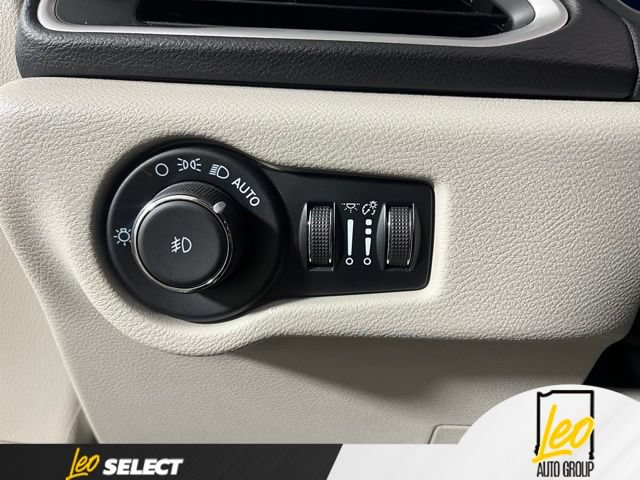 Used 2022 Chrysler Pacifica Touring-L FWD image 28