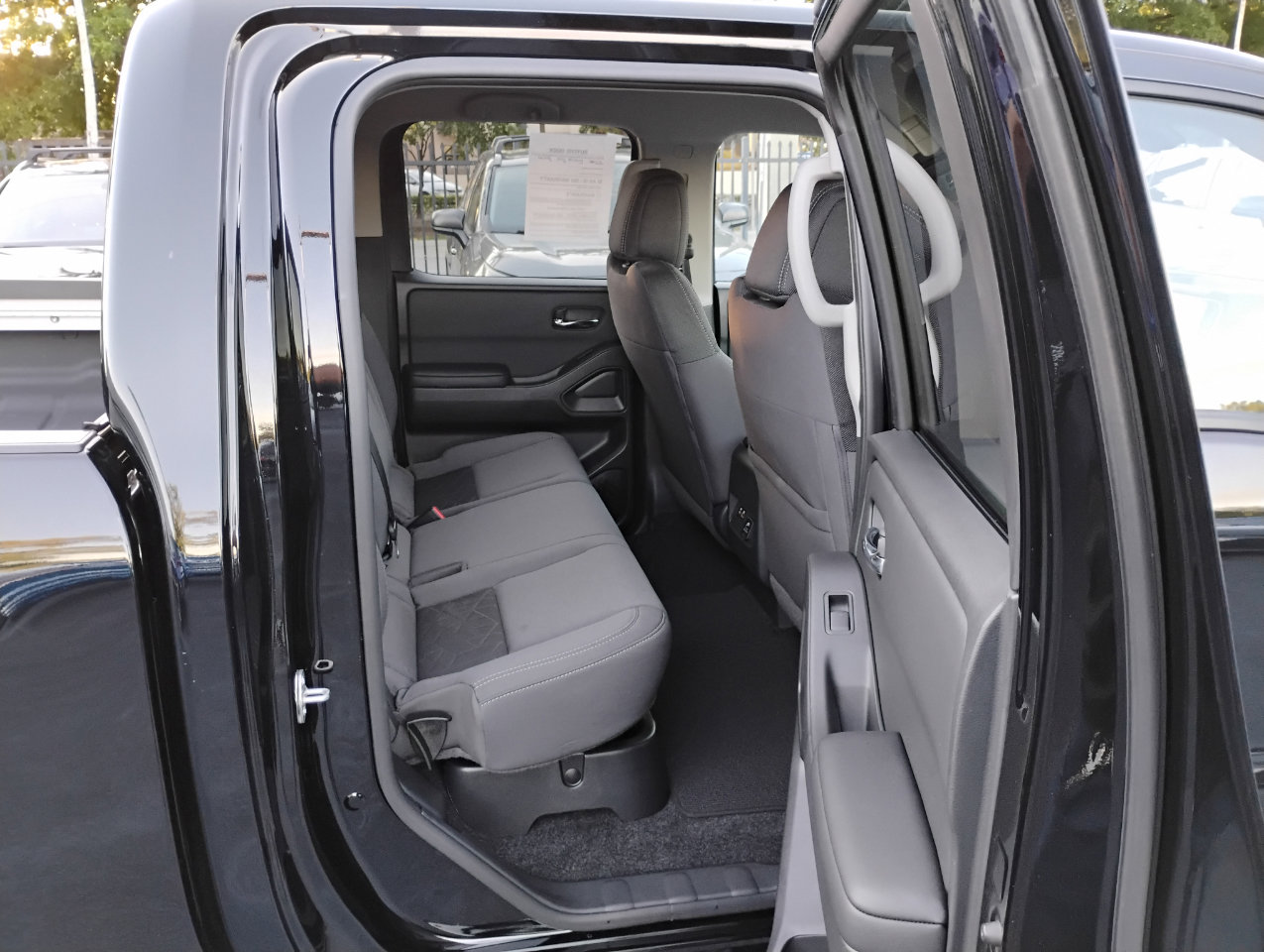 Used 2025 Nissan Frontier SV w/ SV Convenience Package image 70